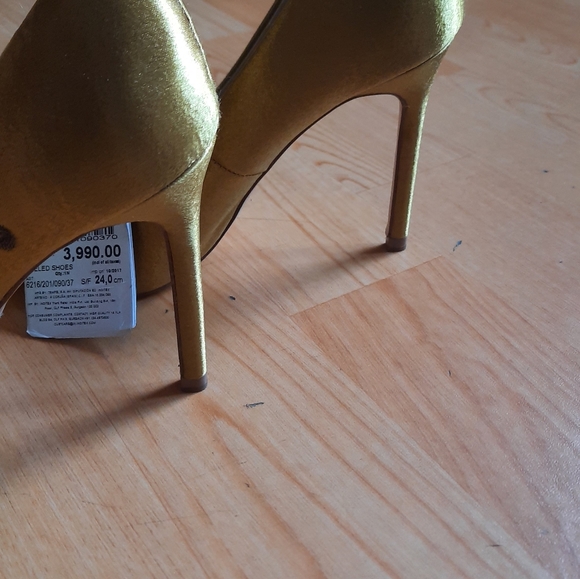 Zara Golden Yellow Satin Pumps - Picture 5 of 5